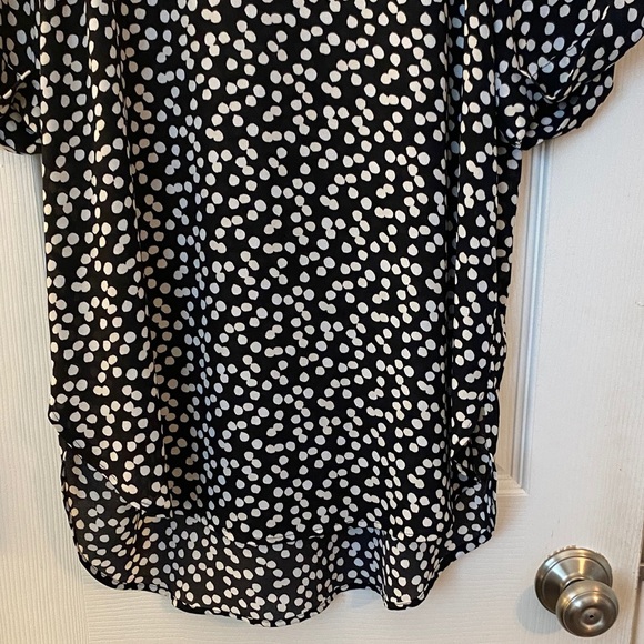 Classic Banana Republic Black and White Dot Blouse, Work-Friendly - Picture 4 of 6